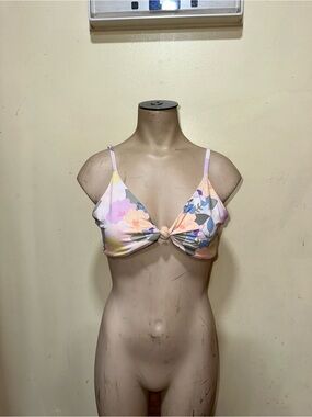 Woman’s dippin daisys floral bikini top swim bathing suit knot front